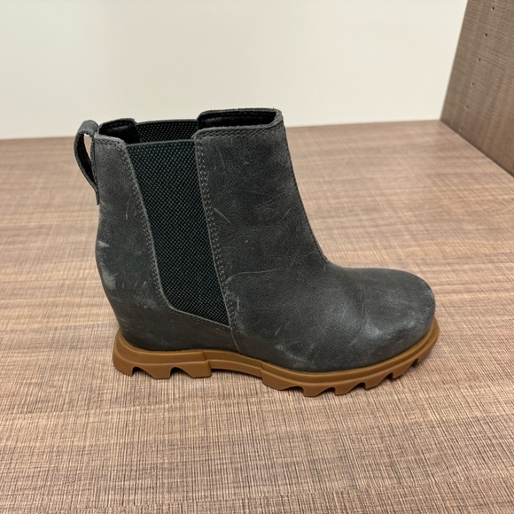 SOREL WOMENS 6.5  Distressed GRAY LEATHER WEDGE BOOT BOOTIE - Picture 5 of 9